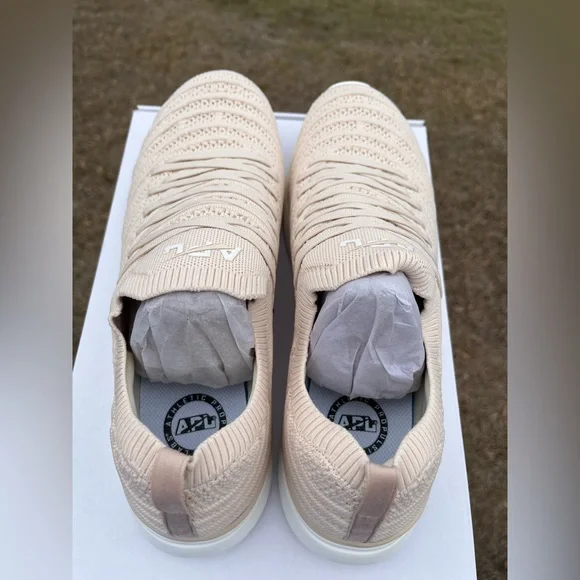 NWT APL Techloom Wave Mens 12 in Warm Silk/Ivory